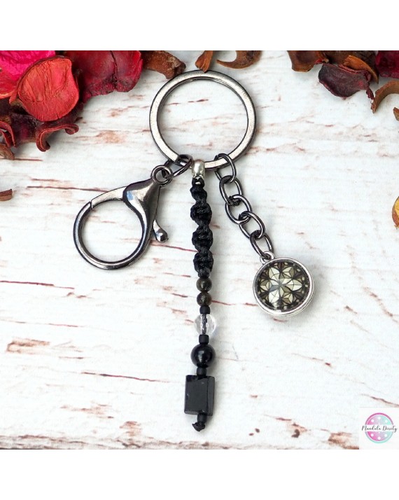 Breloczek ochronny z mandalą "Kryształowa Tarcza" i turmalinem.