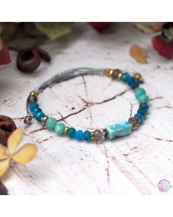 Bransoletka mineralna z Larimarem.