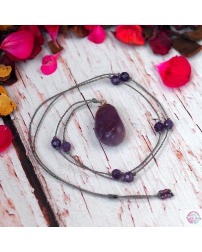 Necklace with raw amethyst.