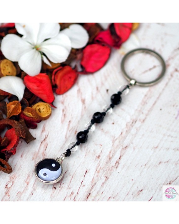 Breloczek z mandalą "Yin Yang" i kwarcem turmalinowym.